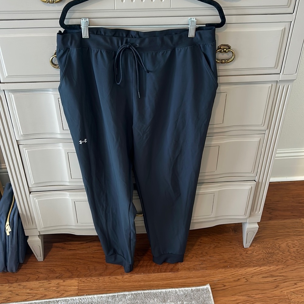 Black under armour joggers